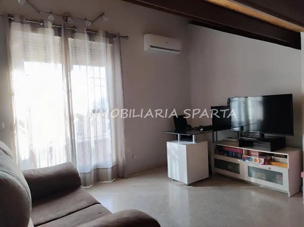 Sala de estar de Casa adosada en venta en Coria del Río con Aire acondicionado, Terraza y Trastero