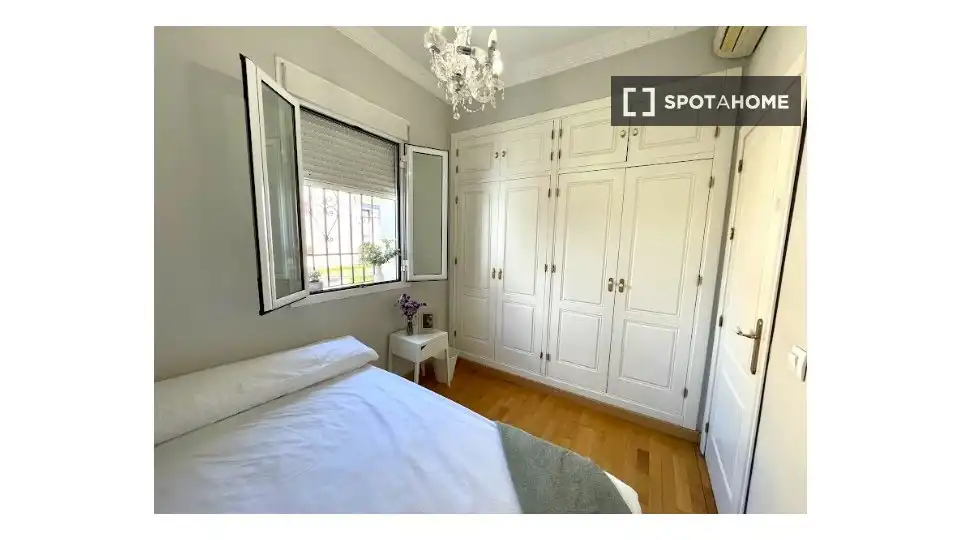 Habitación de Piso de alquiler en Sevilla con Aire acondicionado, Calefacción y Amueblado