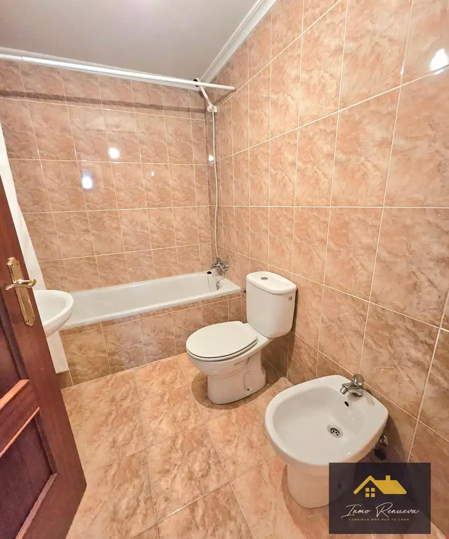Baño de Ático en venta en Santurtzi  con Calefacción, Trastero y Balcón