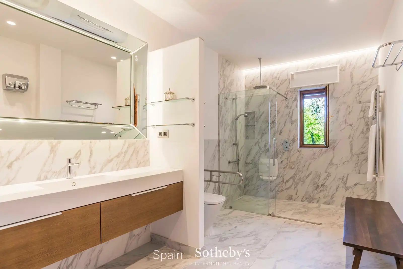 Baño de Casa o chalet en venta en Madrid con Calefacción, Jardín privado y Piscina