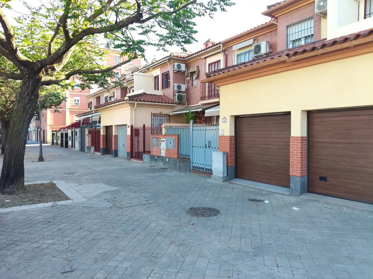 Vista exterior de Casa adosada en venda en  Granada Capital amb Aire condicionat, Calefacció i Jardí privat