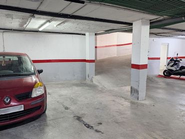 Aparcament en venda a Carrer Guifré 2