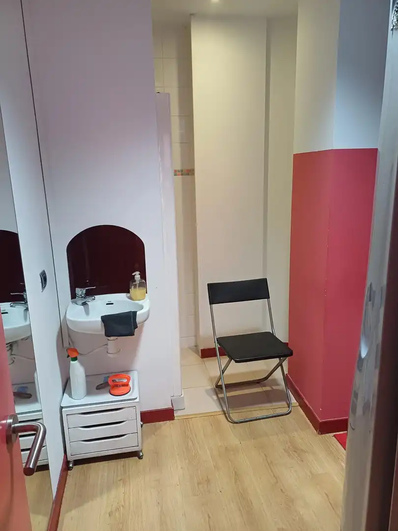 Bathroom of Commercial properties for rent in Vitoria - Gasteiz  with Air Conditioner, Parquet flooring and Furnished