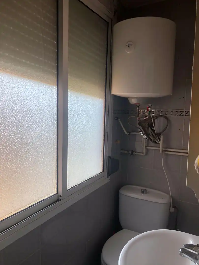 Bany de Pis en venda en L'Hospitalet de Llobregat amb Balcó