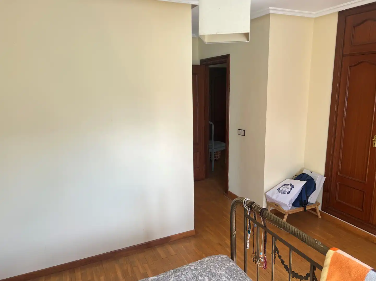 Dormitori de Casa o xalet en venda en Oviedo  amb Calefacció, Parquet i Terrassa