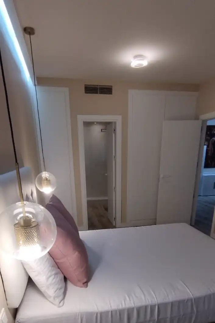 Schlafzimmer von Wohnung zur Miete in Marbella mit Klimaanlage, Heizung und Terrasse