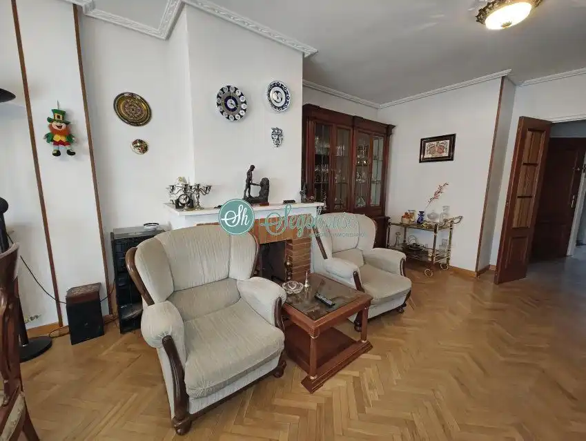 Sala de estar de Piso en venta en Segovia con Calefacción, Terraza y Trastero