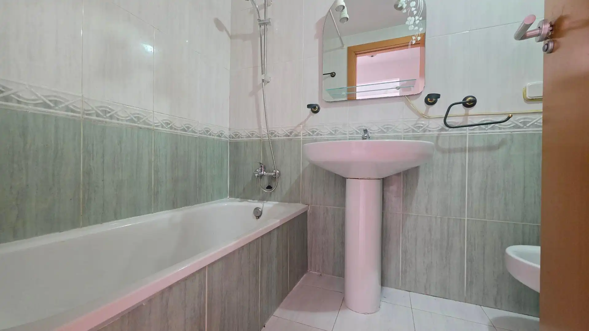 Baño de Piso en venta en Gandia con Terraza, Trastero y Piscina comunitaria