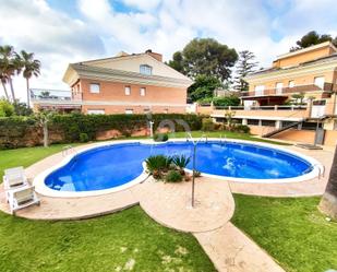Swimming pool of House or chalet for sale in Salou  with Air Conditioner, Heating and Terrace