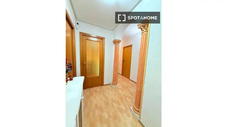 Flat for rent in Madrid  with Air Conditioner, Heating and Furnished