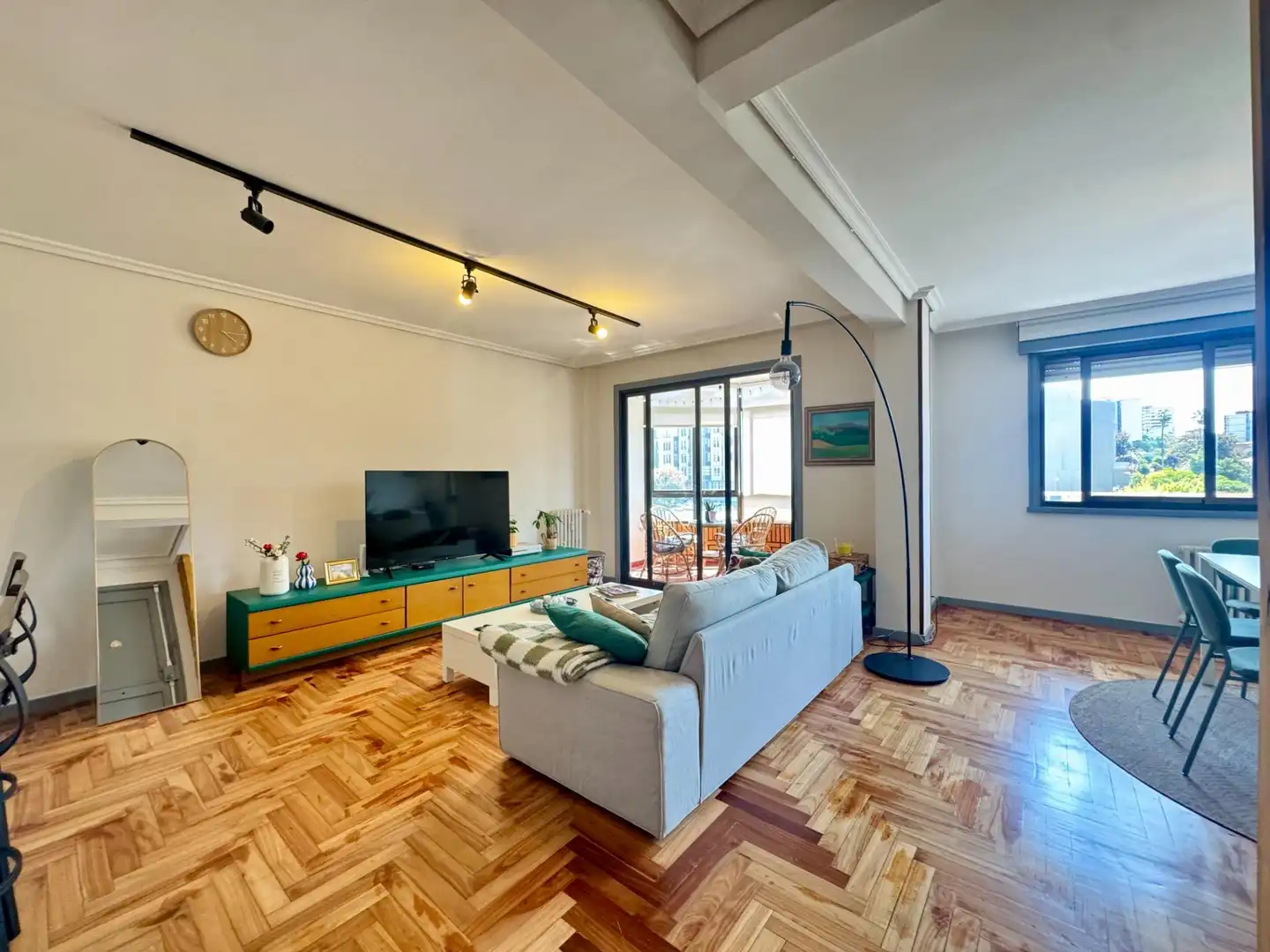 Sala de estar de Piso en venta en Vigo  con Calefacción, Parquet y Trastero