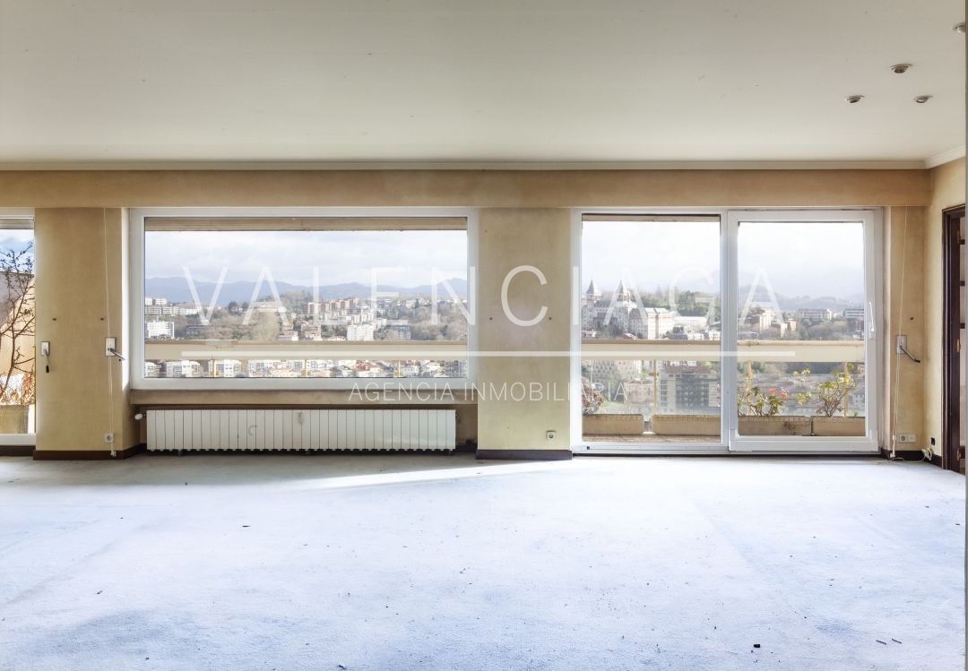 Vista exterior de Pis en venda en Donostia - San Sebastián  amb Calefacció, Jardí privat i Terrassa