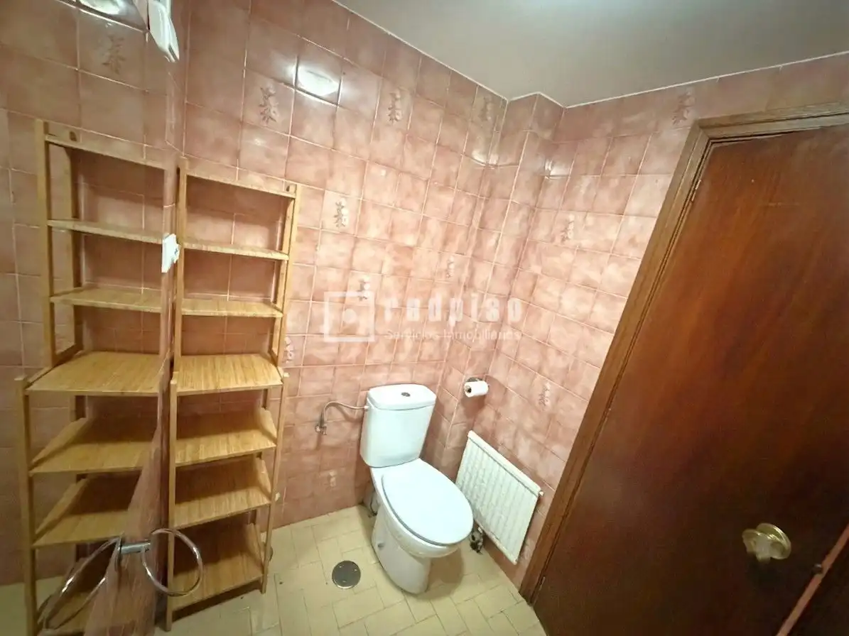 Baño de Piso en venta en Madrid con Calefacción y Jardín privado