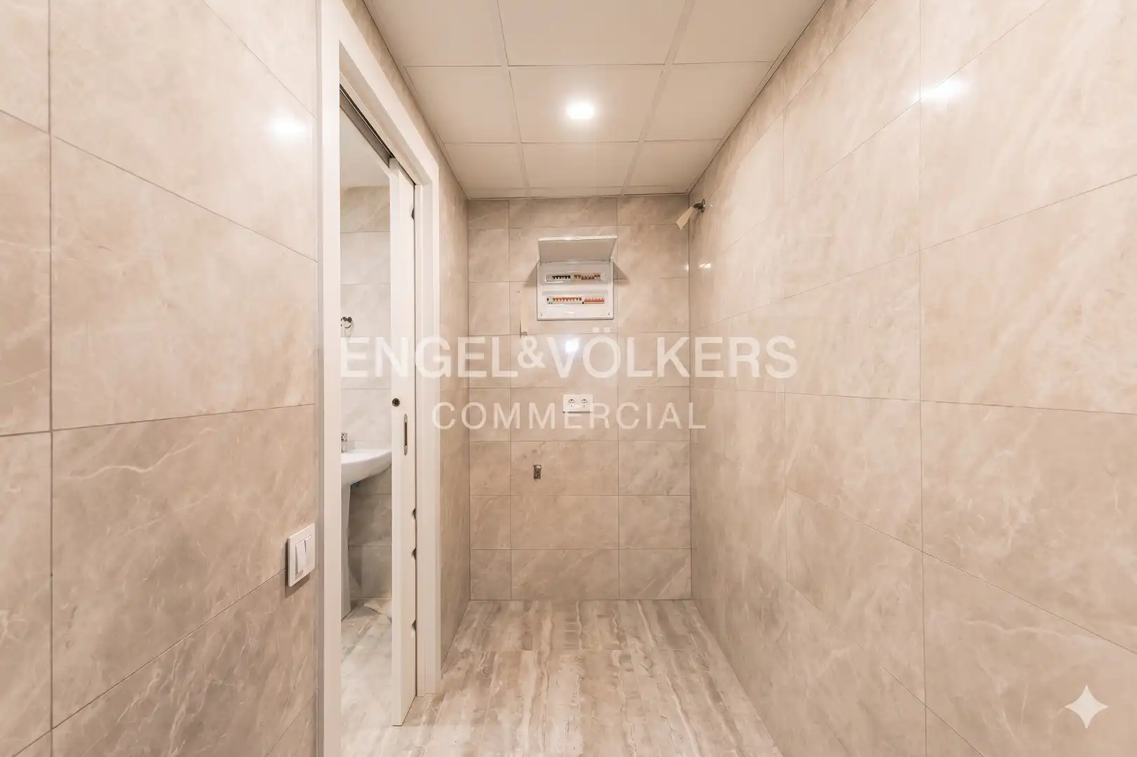 Baño de Local de alquiler en Barcelona con Aire acondicionado