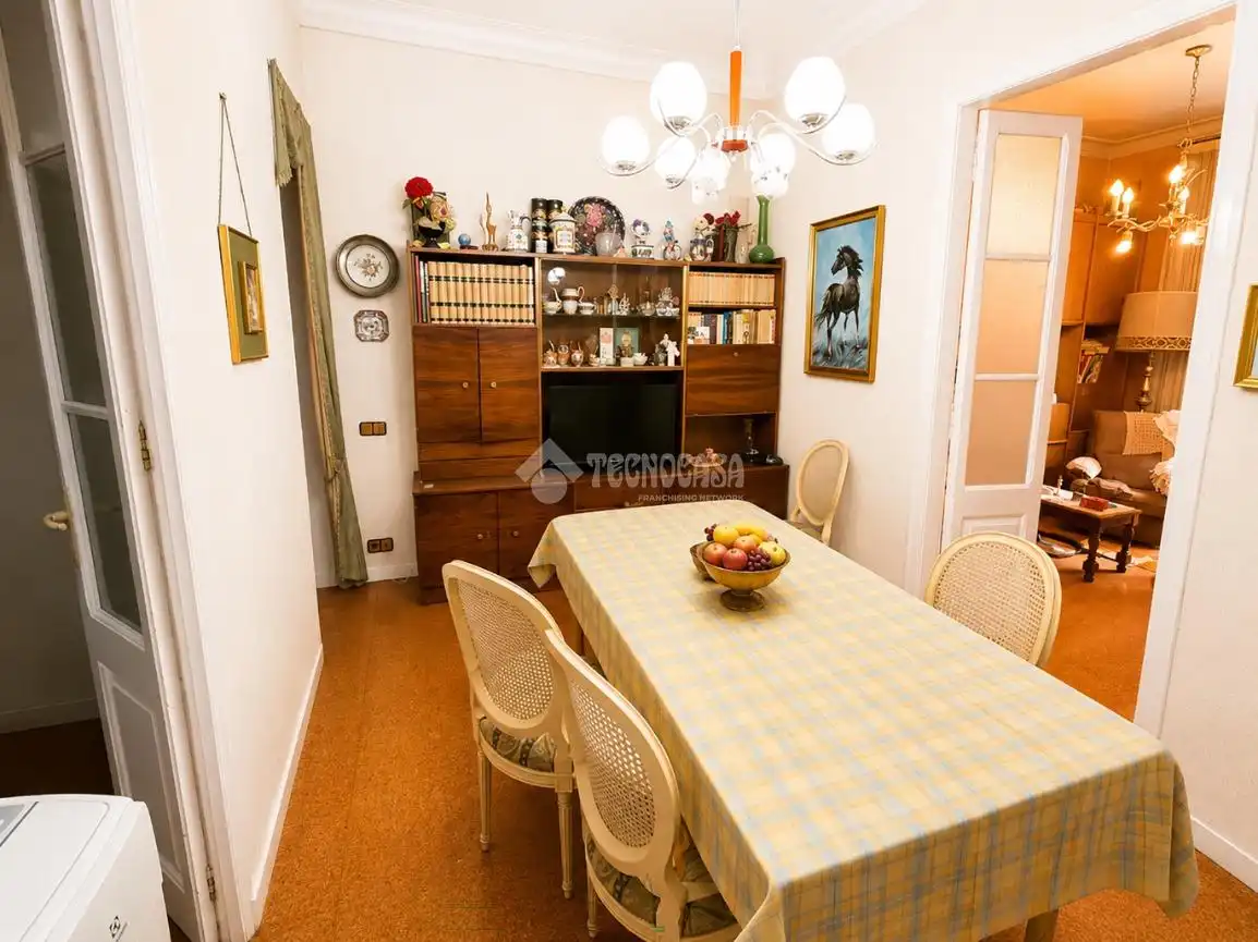 Comedor de Piso en venta en Barcelona con Calefacción y Terraza