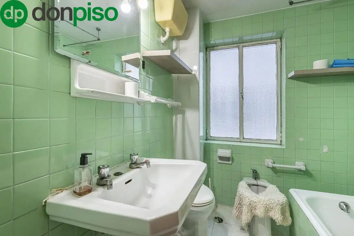 Badezimmer von Wohnung zum Verkauf in Granada