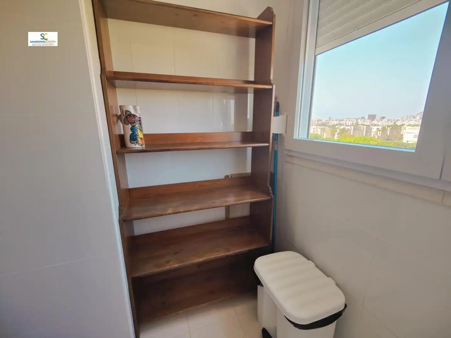 Baño de Piso de alquiler en Alicante / Alacant con Parquet y Piscina comunitaria
