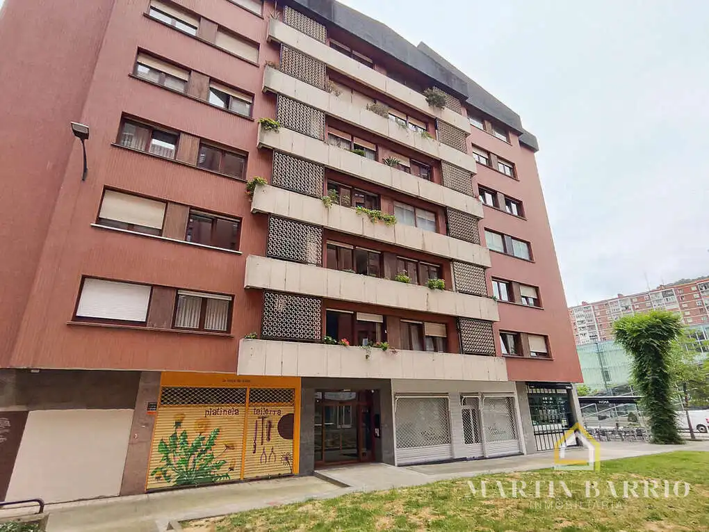 Außenansicht von Wohnung zum Verkauf in Bilbao  mit Klimaanlage, Heizung und Terrasse