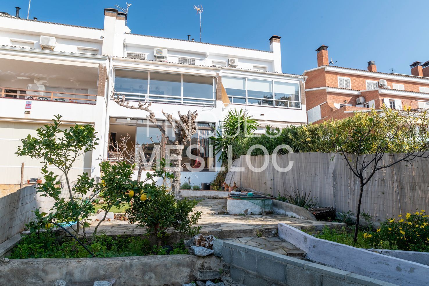 Vista exterior de Casa adosada en venda en Teià amb Aire condicionat, Calefacció i Jardí privat