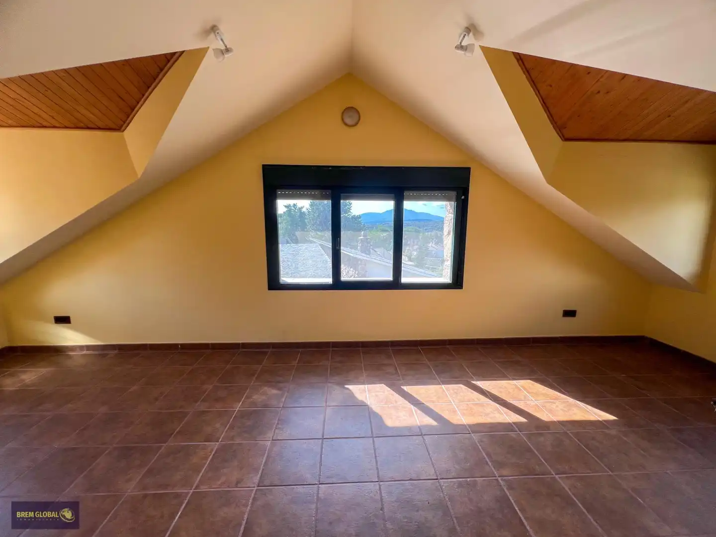 Houses for sale in Navalafuente  with Heating, Private garden and Storage room