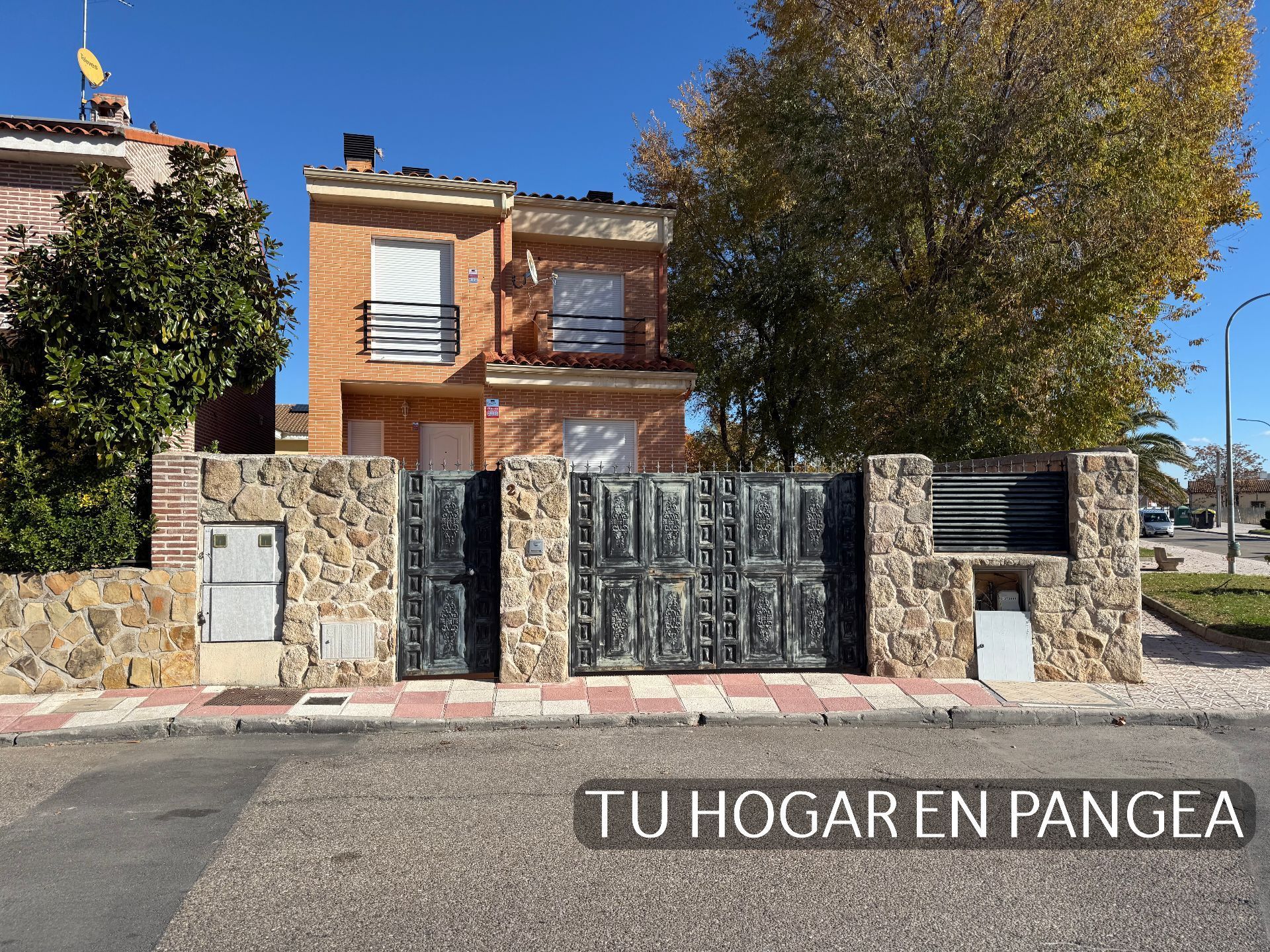 Vista exterior de Casa o xalet de lloguer en El Álamo amb Calefacció, Terrassa i Traster