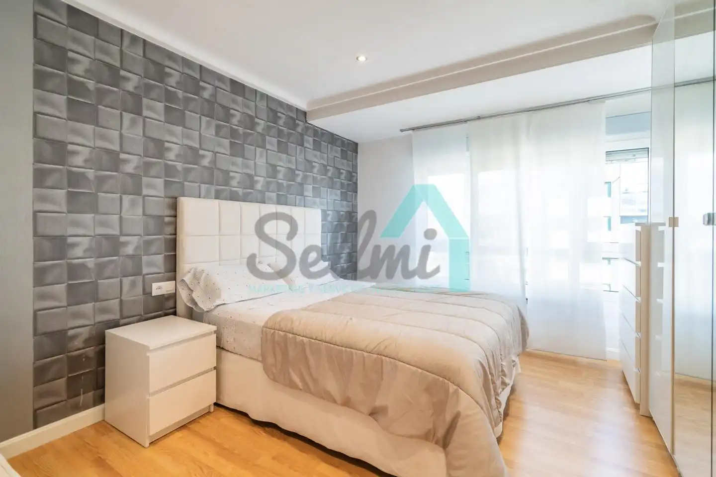 Habitación de Piso de alquiler en Oviedo  con Calefacción y Amueblado