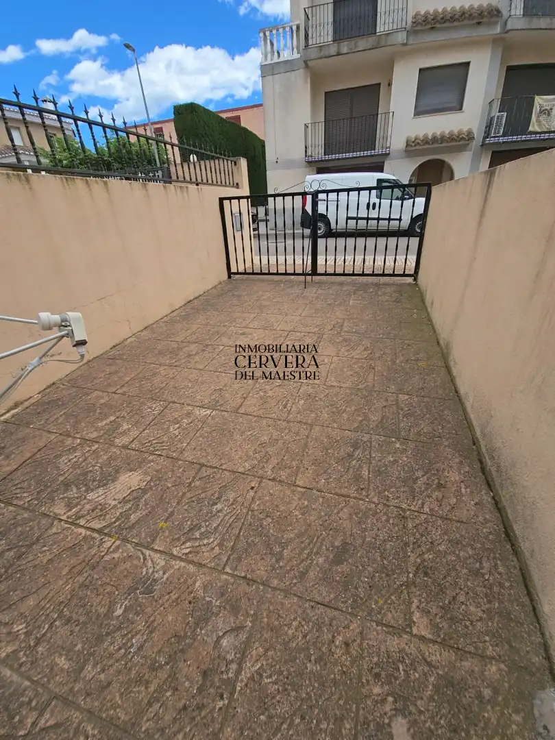 Vista exterior de Casa adosada en venda en La Salzadella amb Aire condicionat, Calefacció i Jardí privat