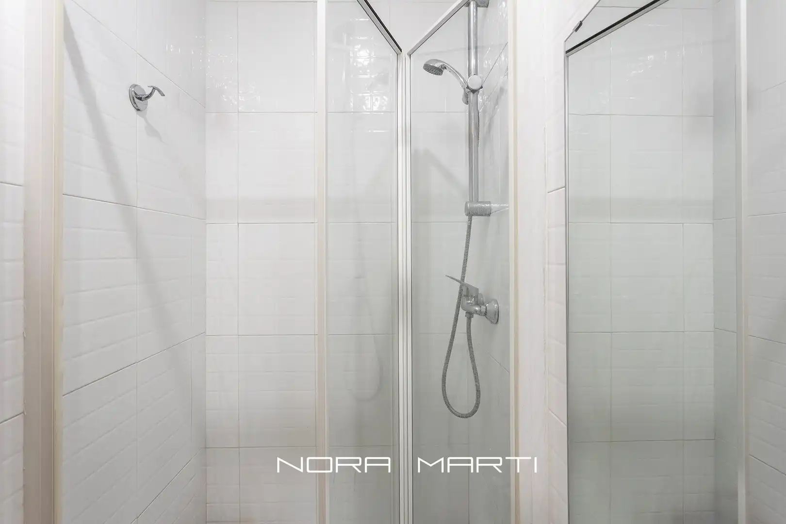 Badezimmer von Wohnung zum Verkauf in Barcelona mit Heizung und Balkon