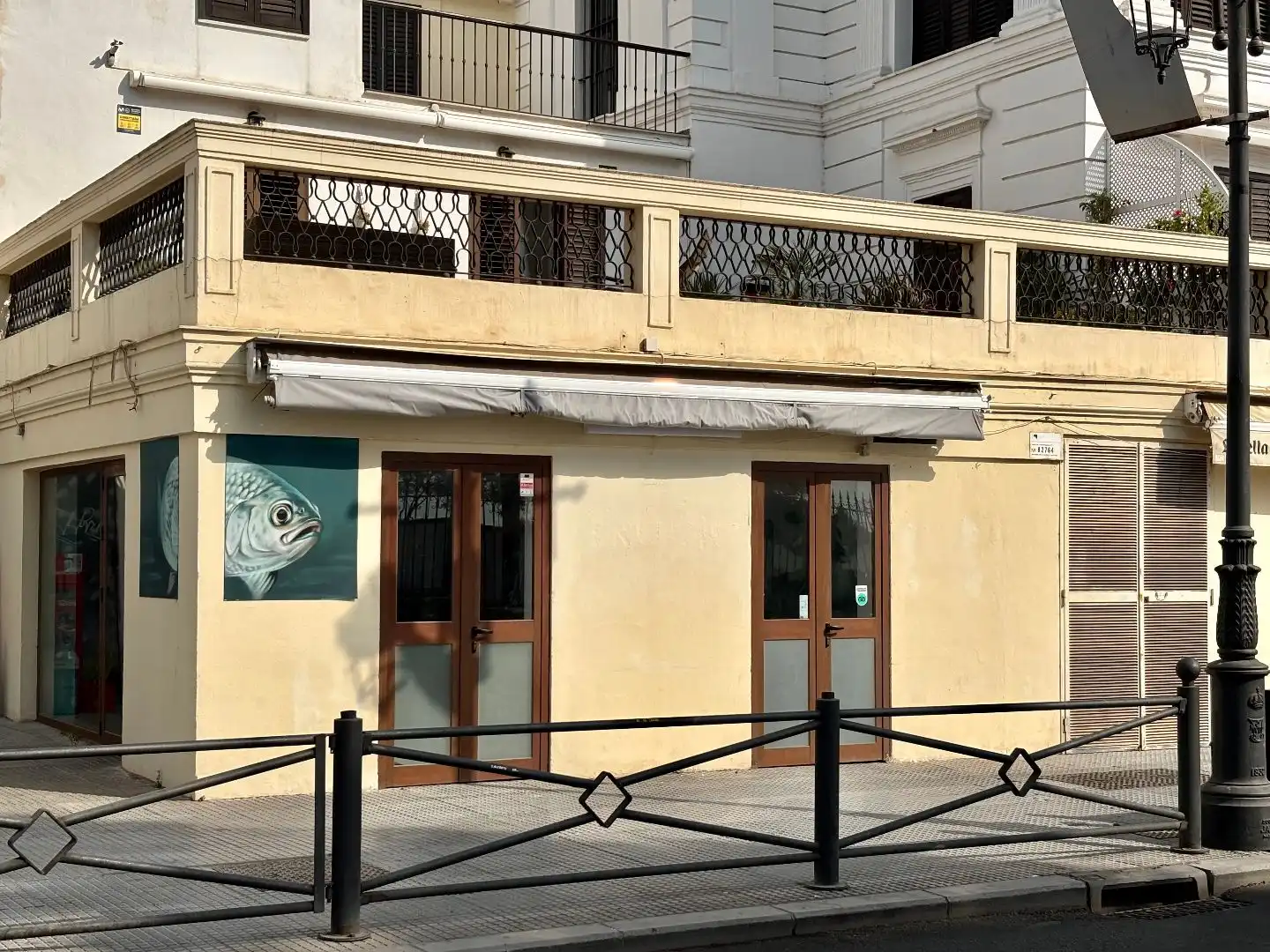Vista exterior de Local en venda en El Puerto de Santa María amb Aire condicionat i Terrassa