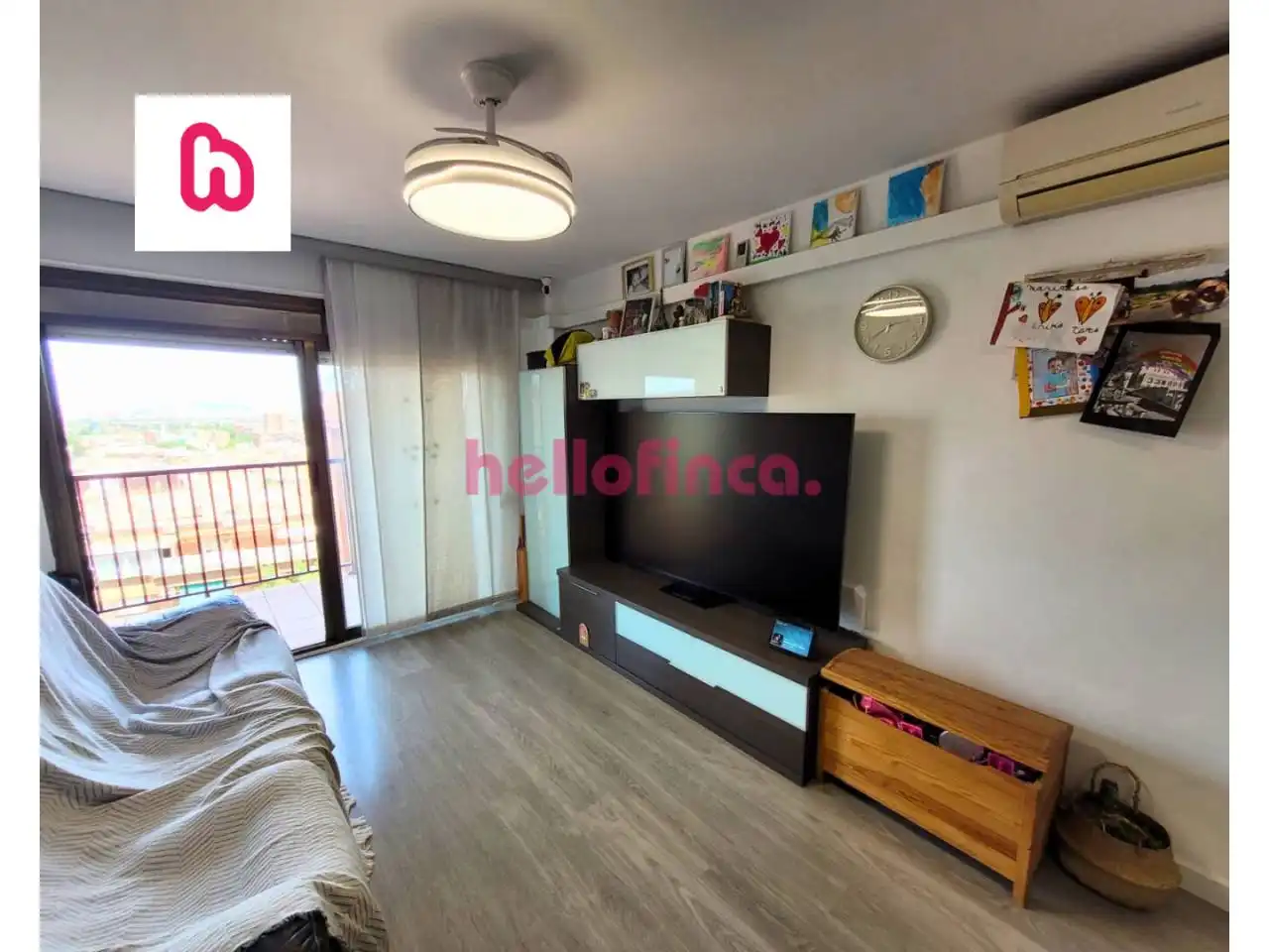 Living room of Flat for sale in Sant Boi de Llobregat  with Air Conditioner, Heating and Parquet flooring