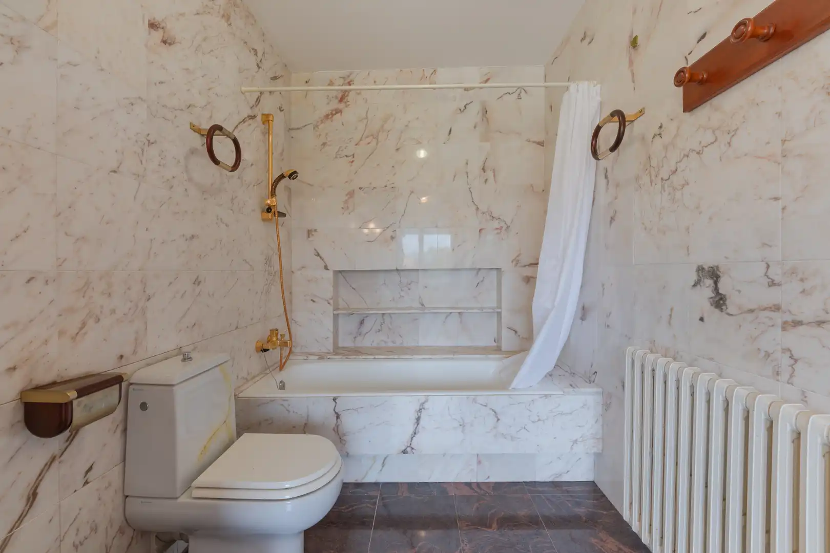 Baño de Casa o chalet en venta en La Bisbal d'Empordà con Calefacción, Jardín privado y Terraza