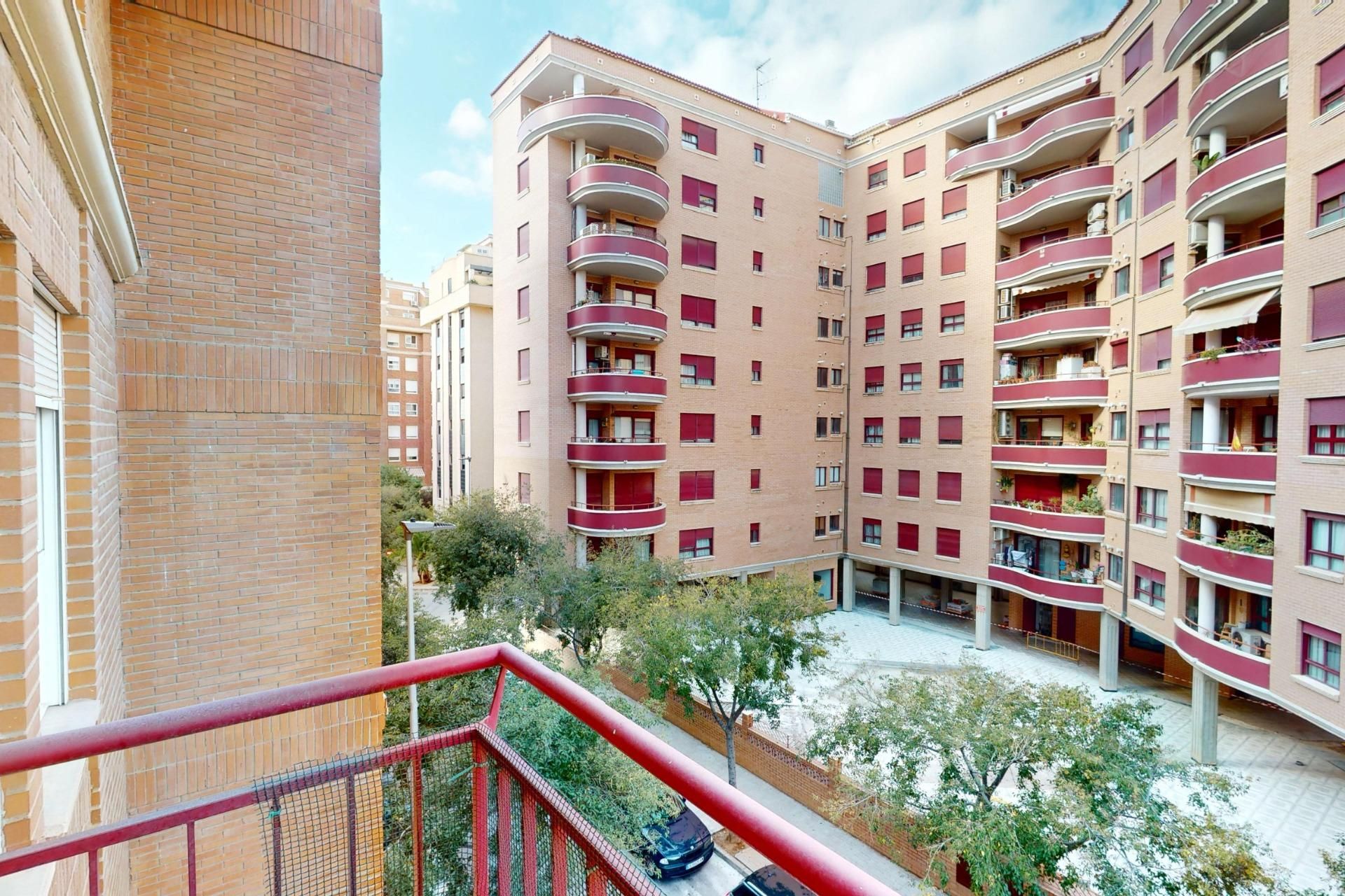 Vista exterior de Pis en venda en Castellón de la Plana / Castelló de la Plana amb Terrassa, Traster i Balcó