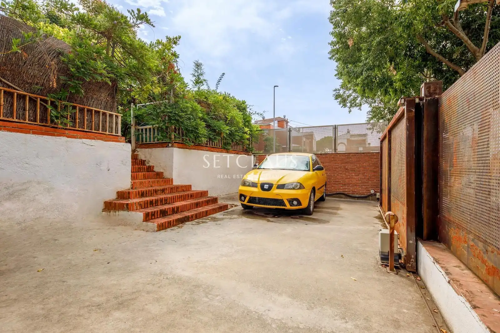 Vista exterior de Casa o xalet en venda en El Masnou amb Calefacció, Jardí privat i Terrassa