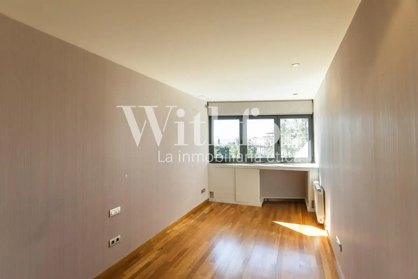 Bedroom of Attic for sale in Barcelona  with Air Conditioner, Heating and Terrace