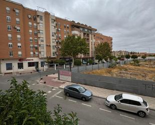 Vista exterior de Pis en venda en  Jaén Capital amb Calefacció i Moblat