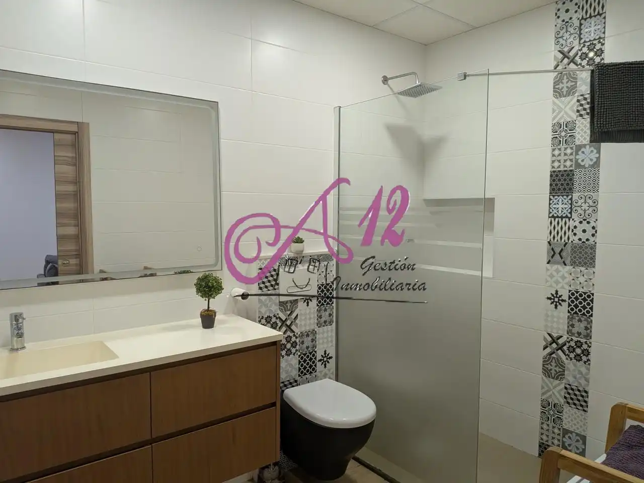 Baño de Planta baja de alquiler en Valencia con Aire acondicionado y Amueblado