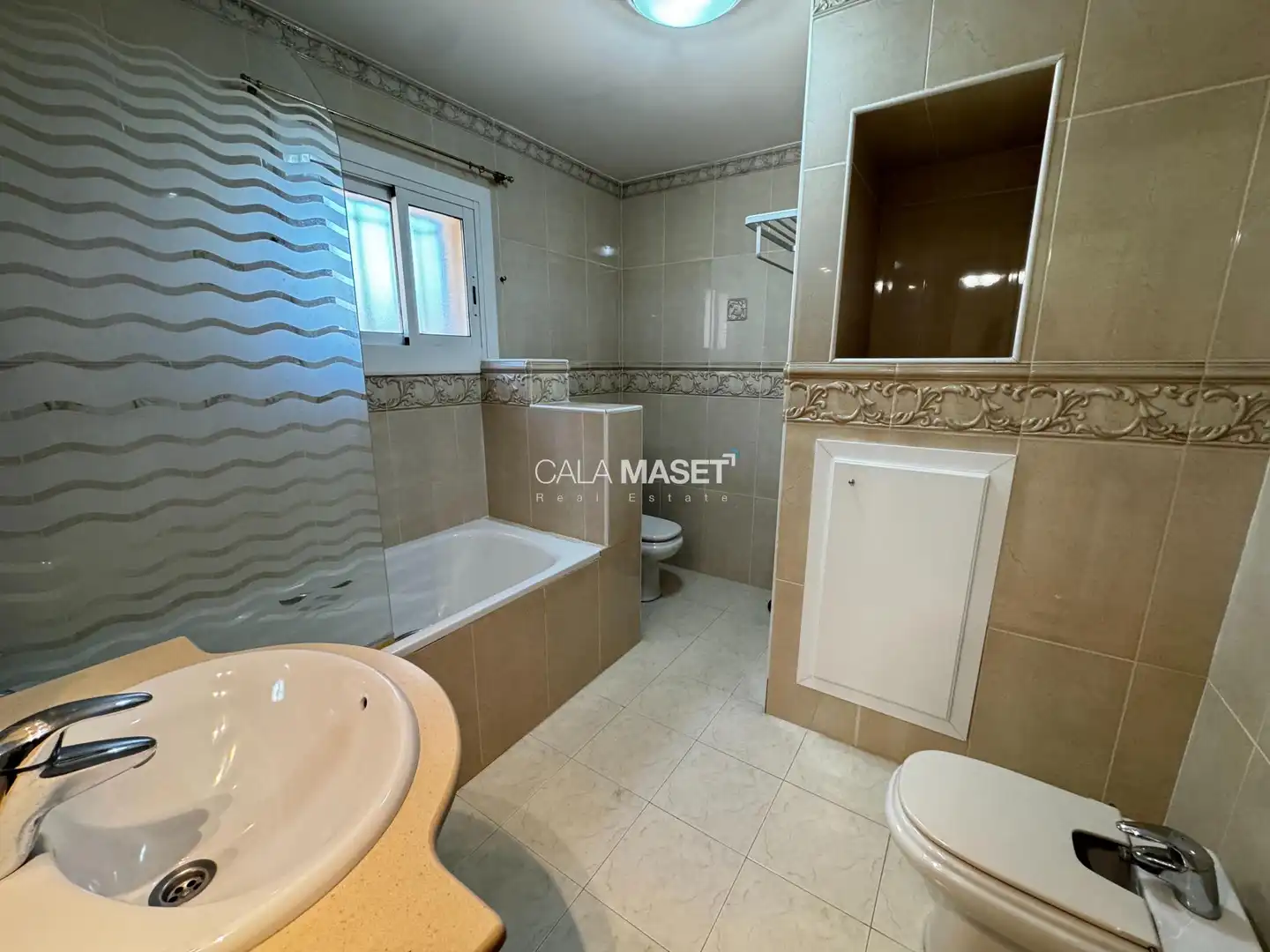 Badezimmer von Haus oder Chalet zum Verkauf in Calonge i Sant Antoni mit Heizung, Privatgarten und Terrasse