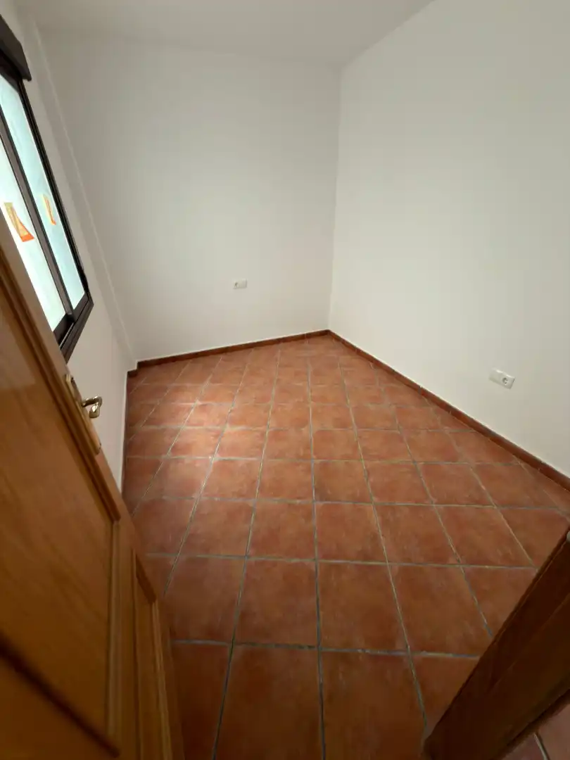 Piso en venta en Alcaucín con Terraza, Horno y Piscina comunitaria