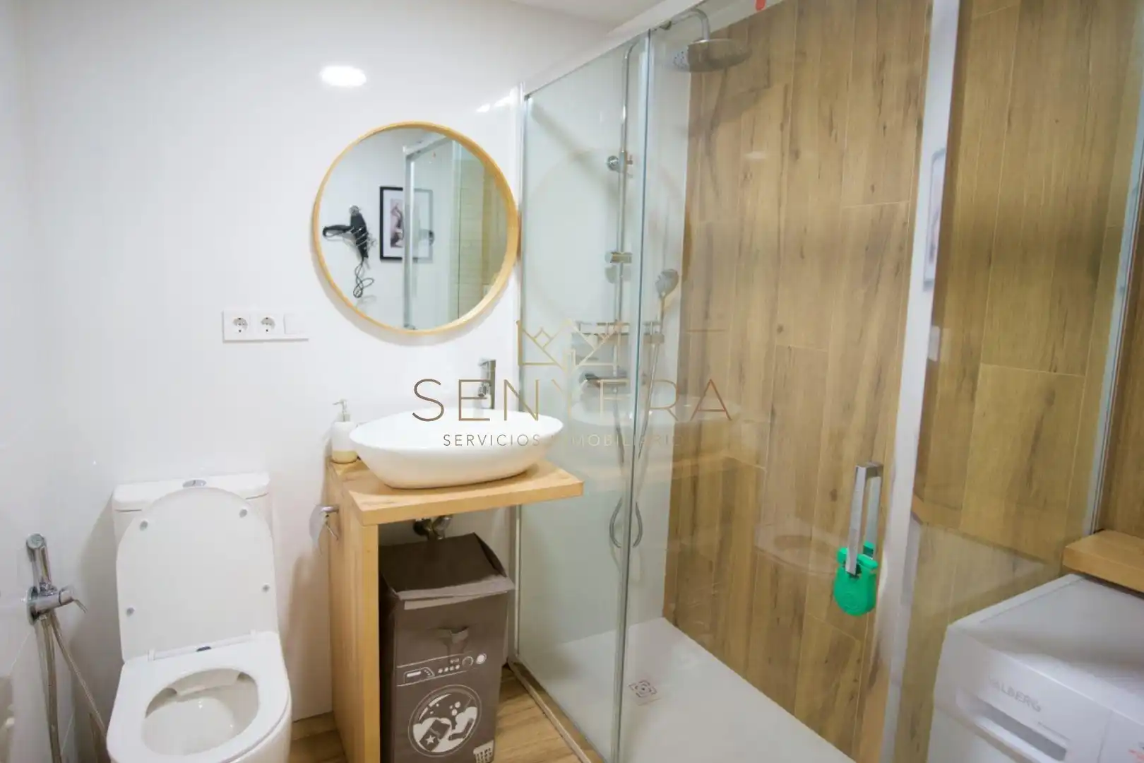 Badezimmer von Erdgeschoss zum Verkauf in Valencia mit Klimaanlage und Terrasse