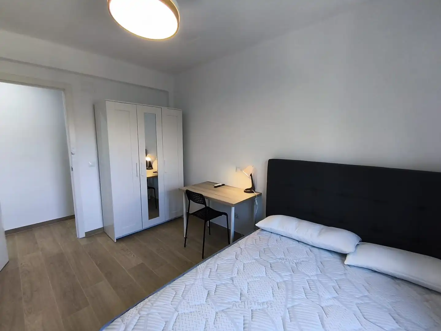 Habitación de Piso para compartir en Madrid con Calefacción, Amueblado y Horno