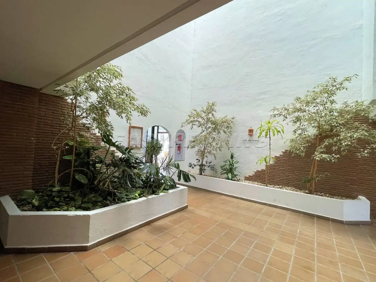Apartamento de alquiler en Manilva con Terraza, Amueblado y Alarma