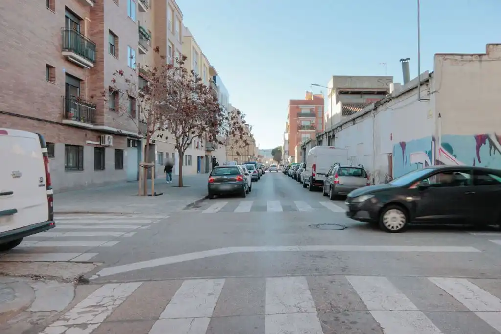Außenansicht von Gebäude zum Verkauf in Sabadell
