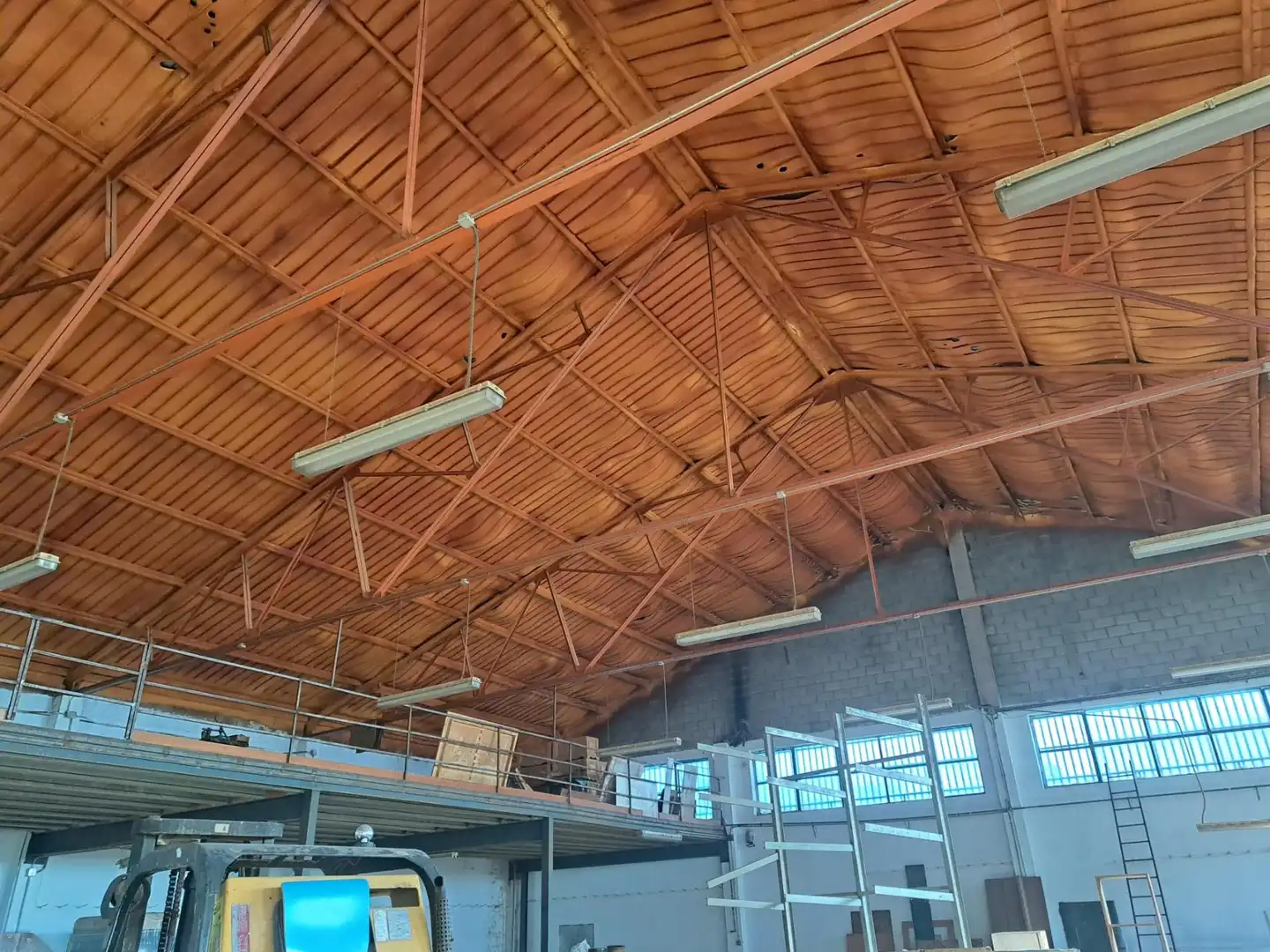 Vista exterior de Nave industrial en venta en Requena