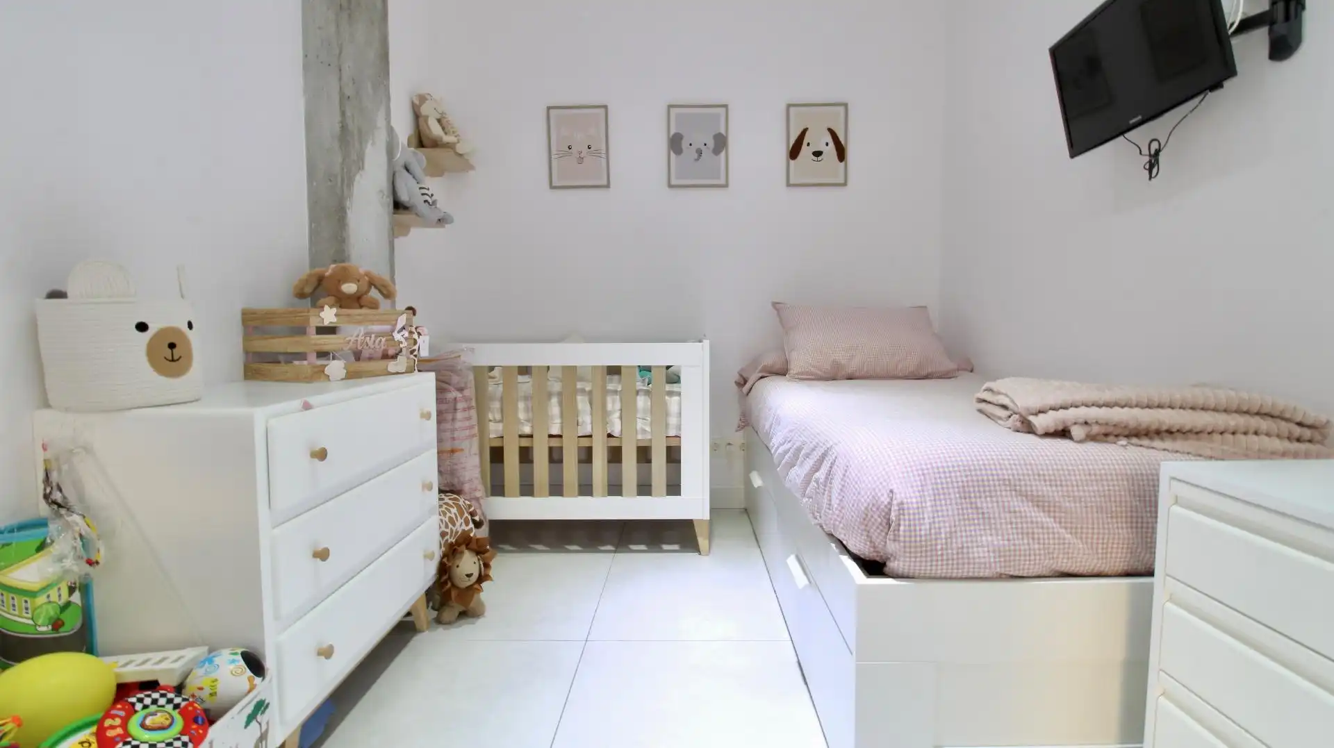 Habitación de Casa adosada en venta en Armilla con Aire acondicionado, Calefacción y Jardín privado