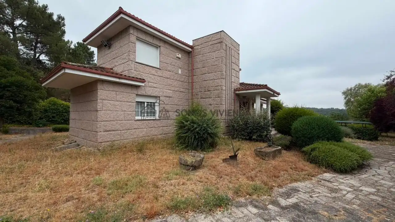 Vista exterior de Casa o xalet en venda en O Pereiro de Aguiar  amb Calefacció, Jardí privat i Terrassa