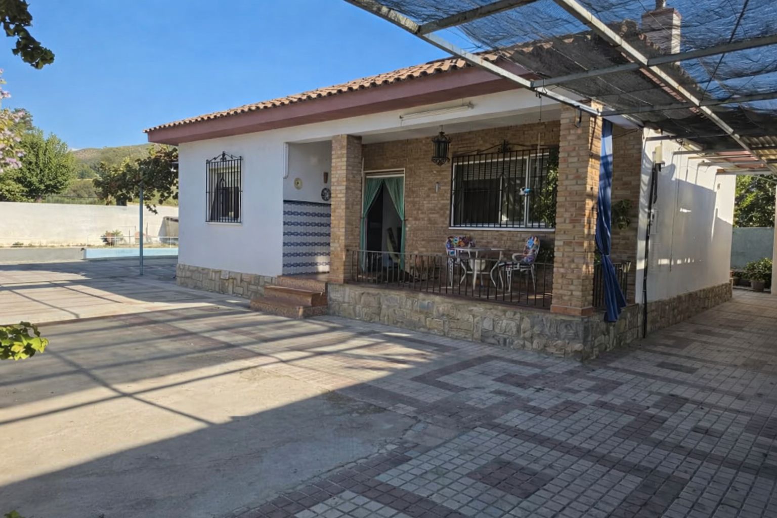 Vista exterior de Casa o chalet en venta en  Jaén Capital con Jardín privado, Terraza y Piscina