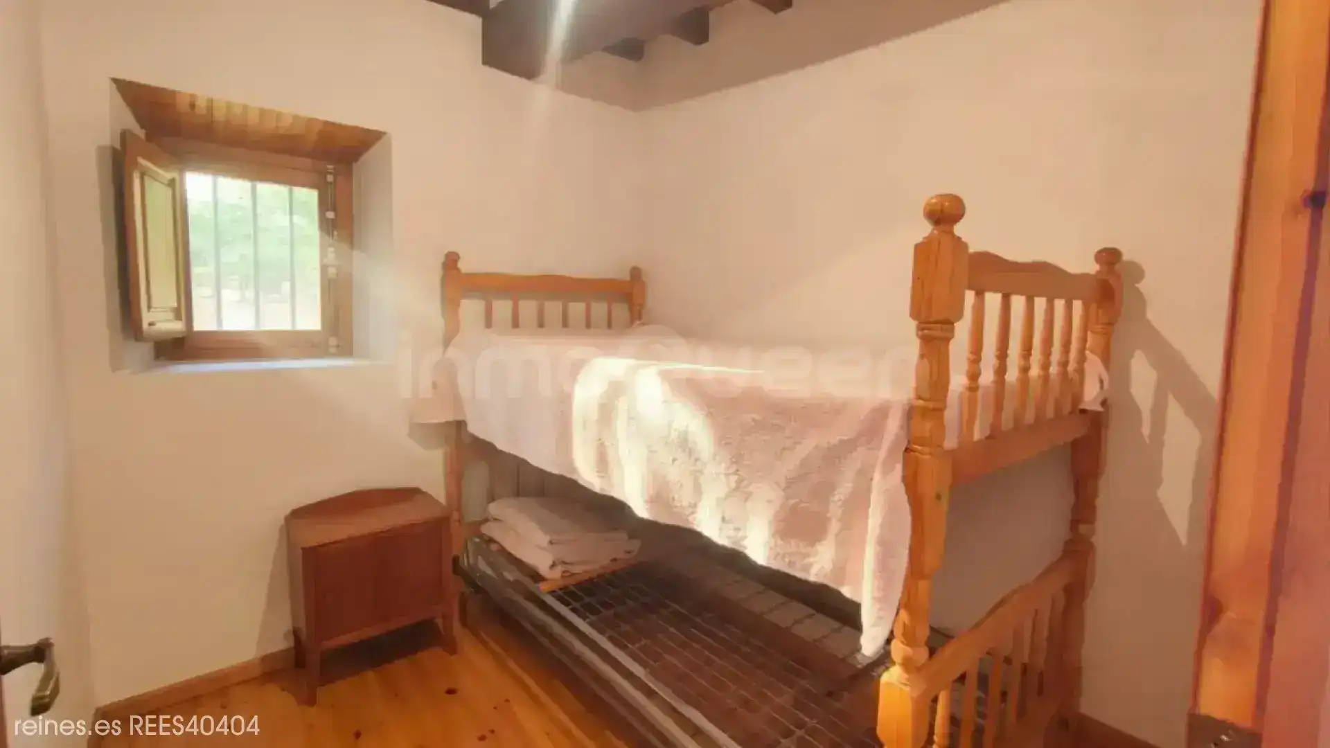 Habitación de Casa o chalet en venta en Peñamellera Alta con Jardín privado, Terraza y Amueblado