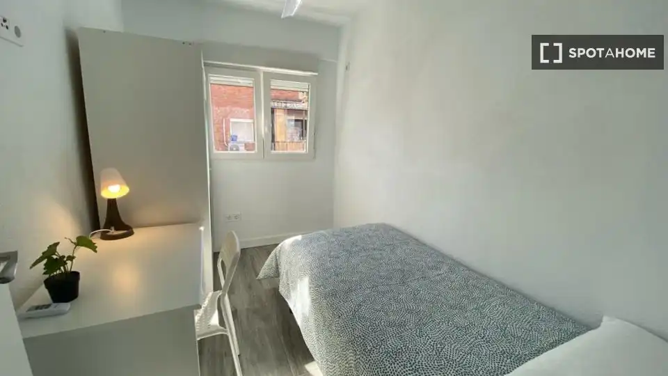 Habitación de Piso de alquiler en Madrid con Aire acondicionado, Calefacción y Amueblado