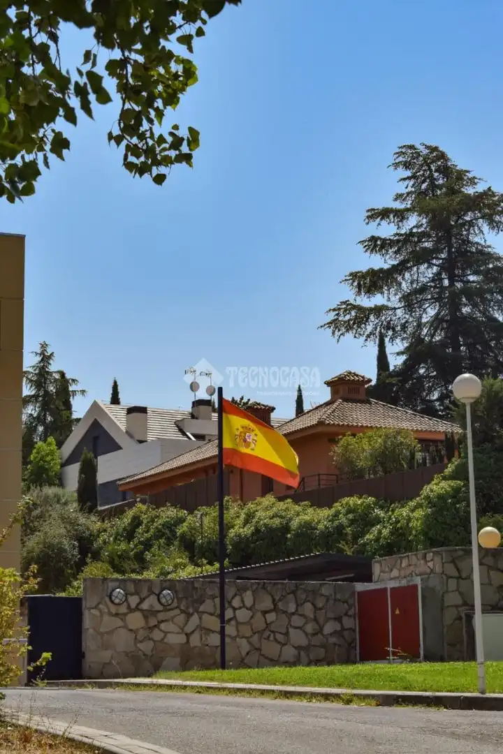 Vista exterior de Pis en venda en Pozuelo de Alarcón amb Terrassa