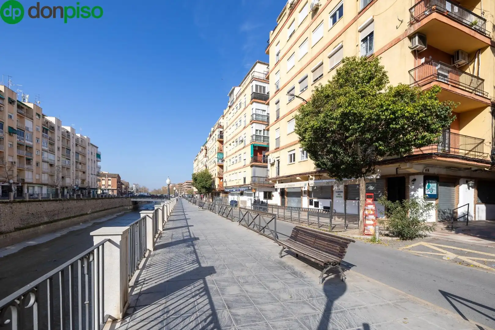 Vista exterior de Piso en venta en Granada